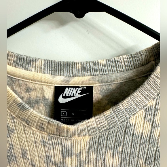 Nike Crop Sweater - Picture 2 of 3